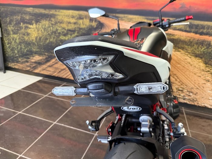 2022 Kawasaki Z900 SUPERNAKED WHITE