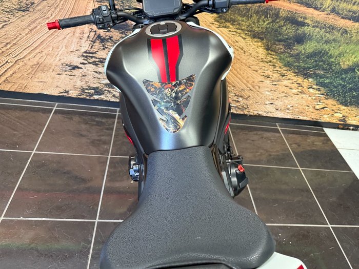 2022 Kawasaki Z900 SUPERNAKED WHITE