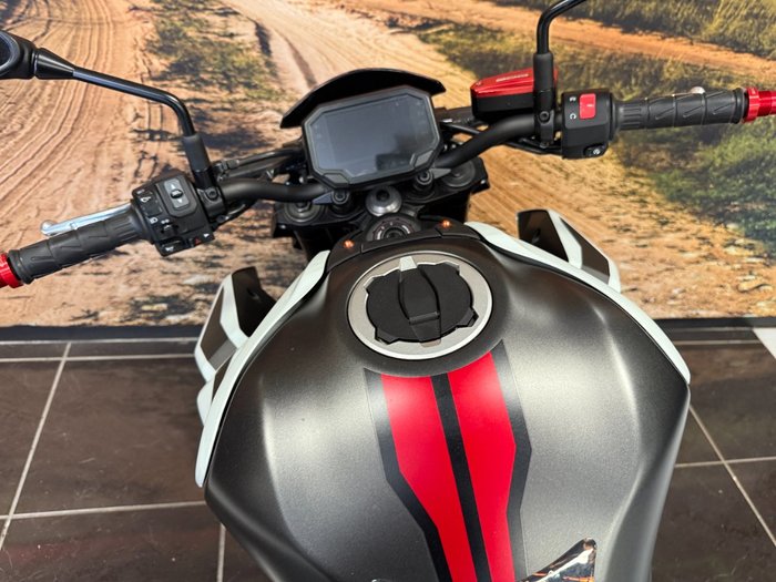 2022 Kawasaki Z900 SUPERNAKED WHITE