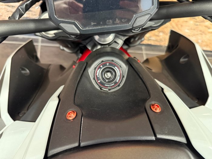 2022 Kawasaki Z900 SUPERNAKED WHITE