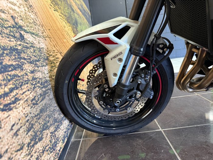 2022 Kawasaki Z900 SUPERNAKED WHITE