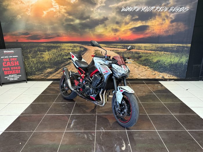 2022 Kawasaki Z900 SUPERNAKED WHITE