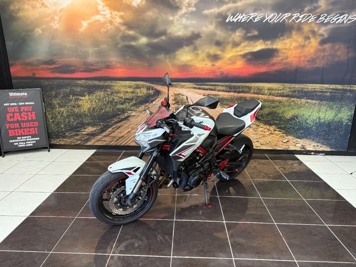 2022 Kawasaki Z900 SUPERNAKED WHITE