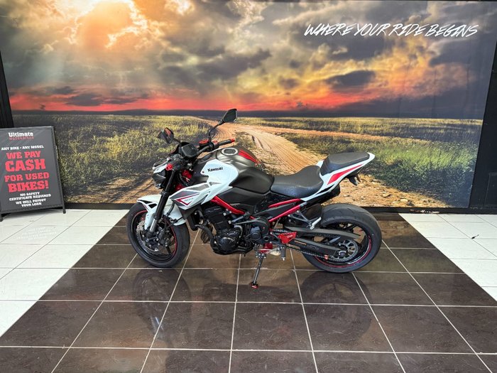 2022 Kawasaki Z900 SUPERNAKED WHITE