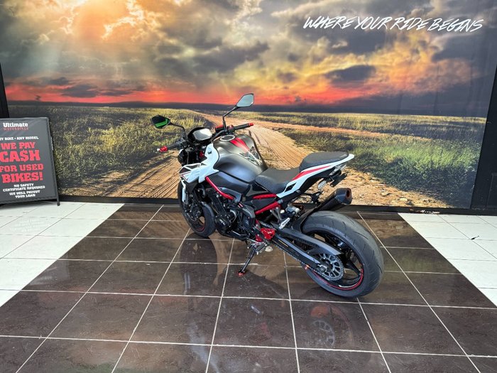 2022 Kawasaki Z900 SUPERNAKED WHITE