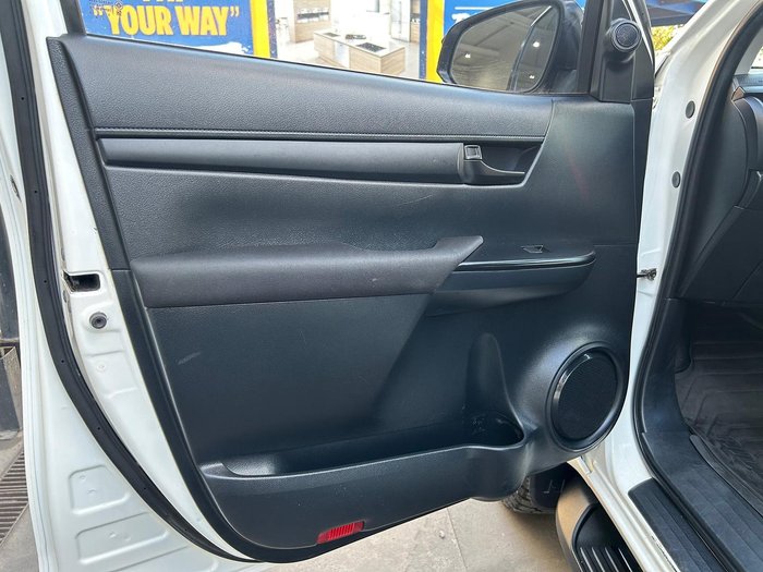 2019 Toyota Hilux SR