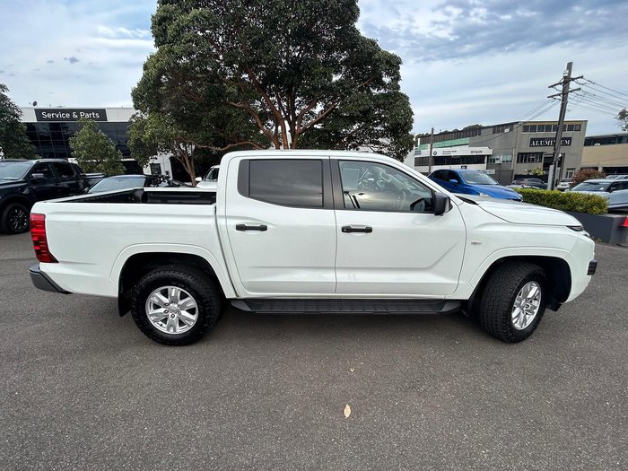 2024 Mitsubishi Triton GLX+