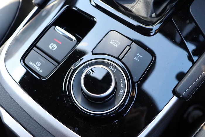 2025 Isuzu MU-X LS-T