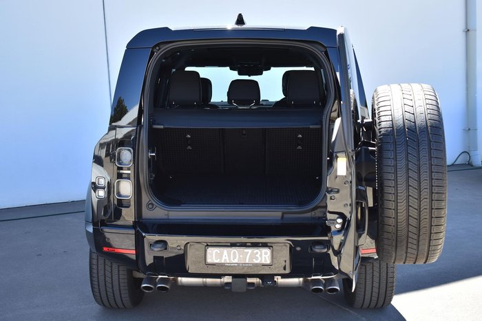 2023 Land Rover Defender 110 P525 V8 L663 MY23.5 AWD Santorini Black