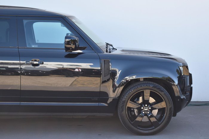 2023 Land Rover Defender 110 P525 V8 L663 MY23.5 AWD Santorini Black