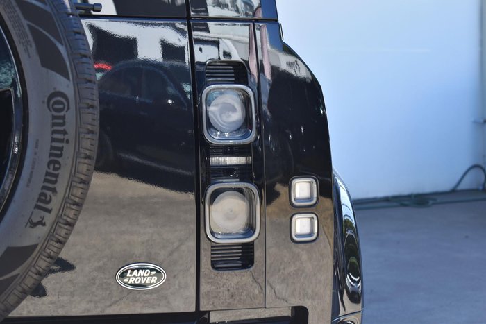 2023 Land Rover Defender 110 P525 V8 L663 MY23.5 AWD Santorini Black
