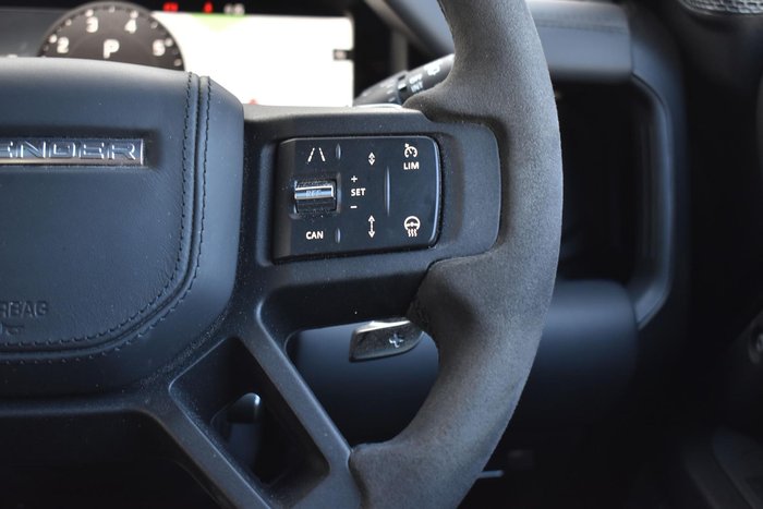 2023 Land Rover Defender 110 P525 V8 L663 MY23.5 AWD Santorini Black