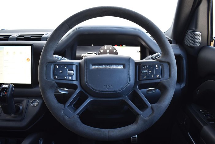 2023 Land Rover Defender 110 P525 V8 L663 MY23.5 AWD Santorini Black