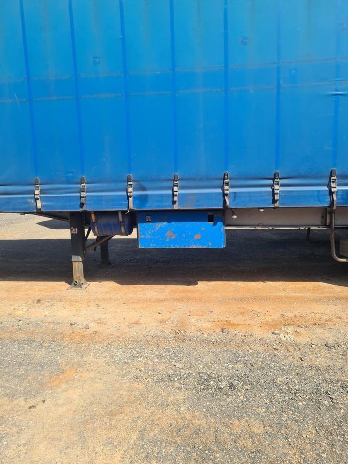 Krueger Tri-Axle Curtainsider Trailer