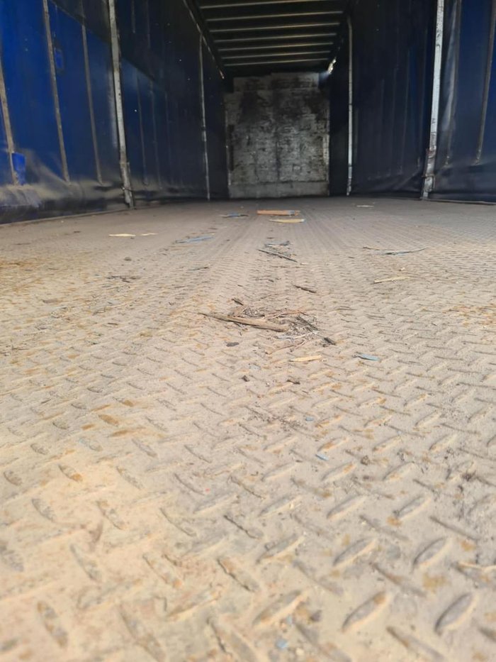 Krueger Tri-Axle Curtainsider Trailer