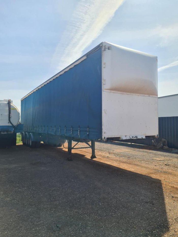 Krueger Tri-Axle Curtainsider Trailer