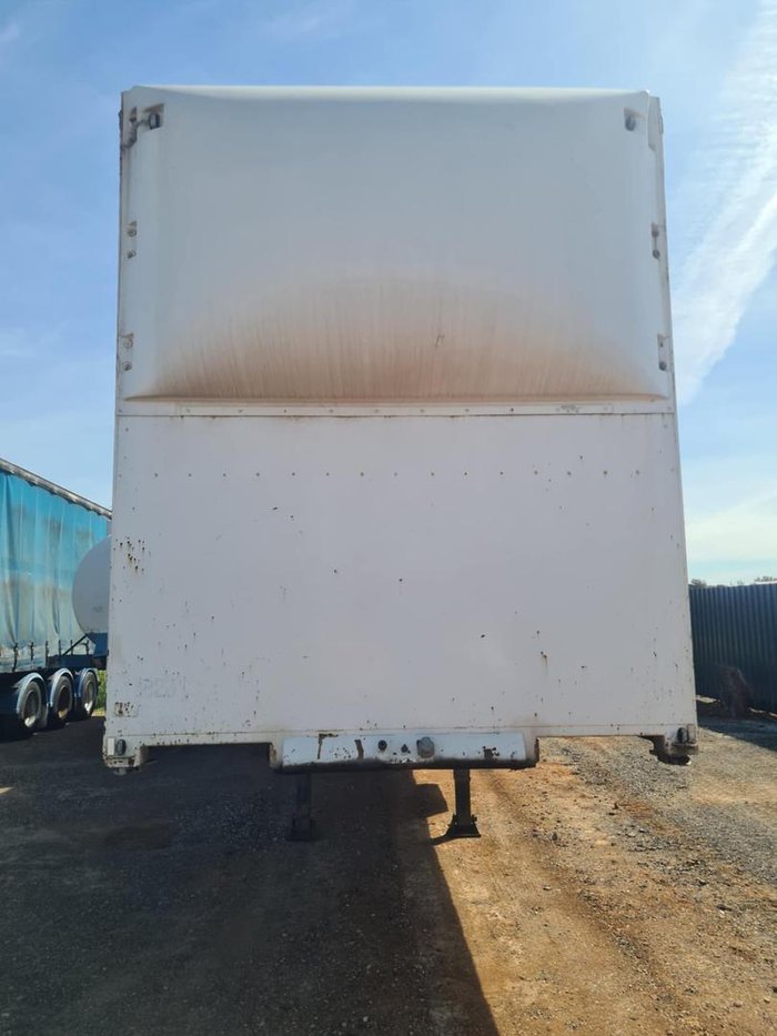 Krueger Tri-Axle Curtainsider Trailer