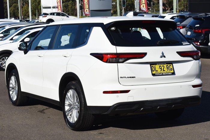 2024 Mitsubishi Outlander ES ZM MY24 White
