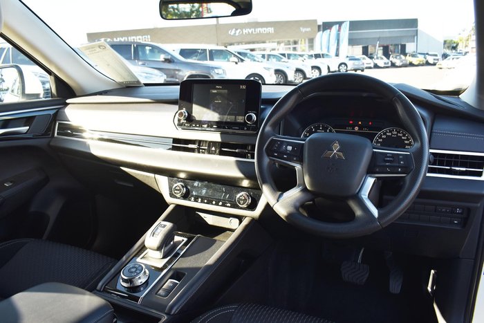 2024 Mitsubishi Outlander ES ZM MY24 White