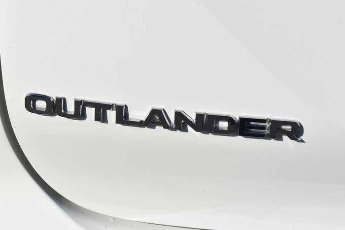2024 Mitsubishi Outlander ES ZM MY24 White