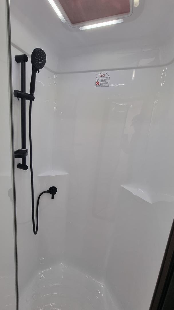 2025 Nikola Caravans Nik Klp 21'6'' 2 Bunk