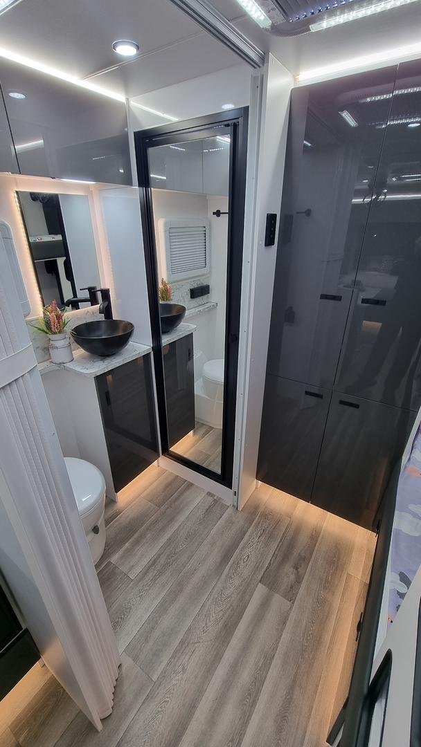 2025 Nikola Caravans Nik Klp 21'6'' 2 Bunk