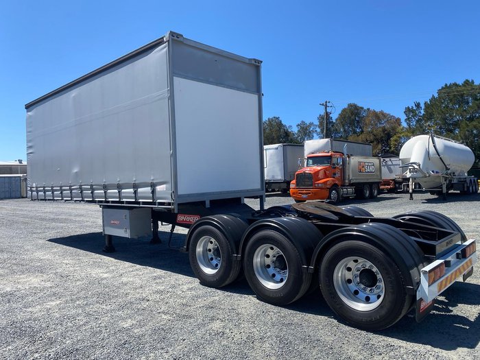 2017 Barker 12 Pallet Straight Deck Curtainsider A Trailer