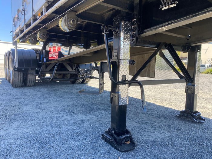 2017 Barker 12 Pallet Straight Deck Curtainsider A Trailer