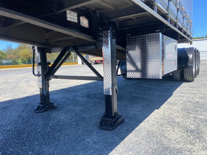 2017 Barker 12 Pallet Straight Deck Curtainsider A Trailer