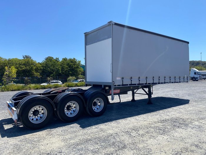 2017 Barker 12 Pallet Straight Deck Curtainsider A Trailer