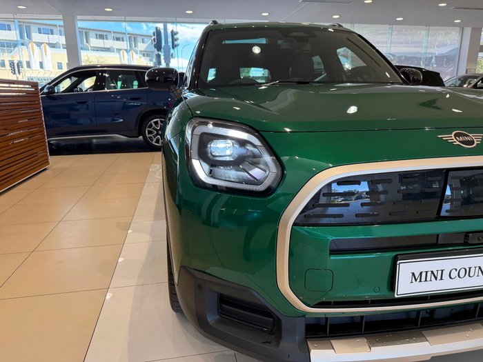 2024 MINI Countryman SE Favoured