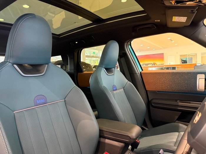 2024 MINI Countryman SE Favoured