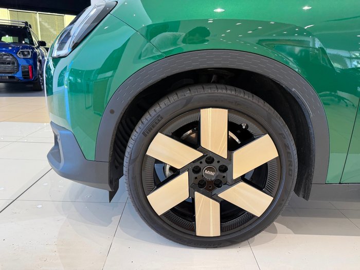 2024 MINI Countryman SE Favoured