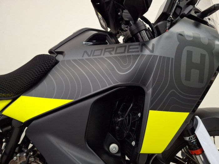 2022 HUSQVARNA NORDEN 901 Blue
