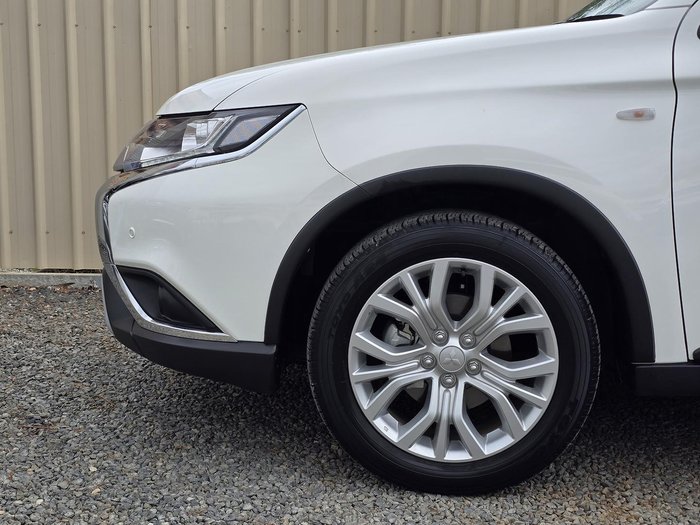 2021 Mitsubishi Outlander ES