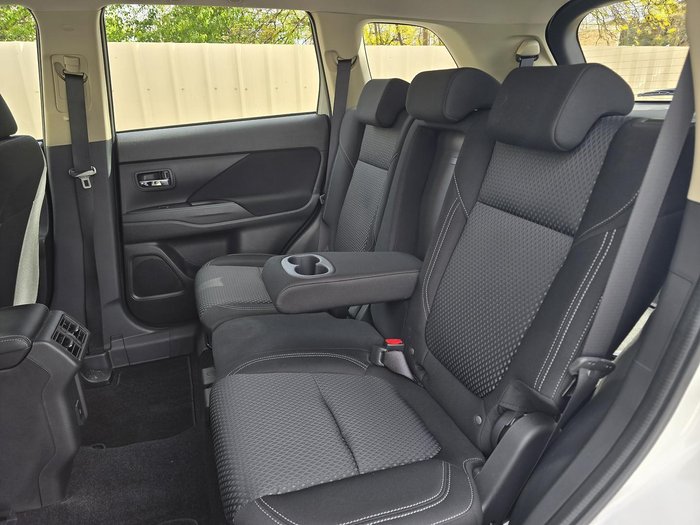 2021 Mitsubishi Outlander ES