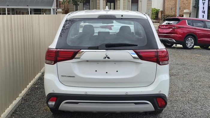 2021 Mitsubishi Outlander ES