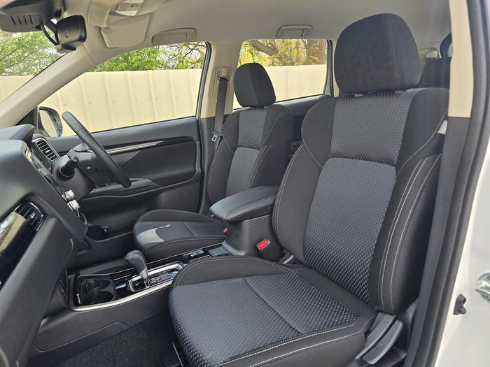 2021 Mitsubishi Outlander ES