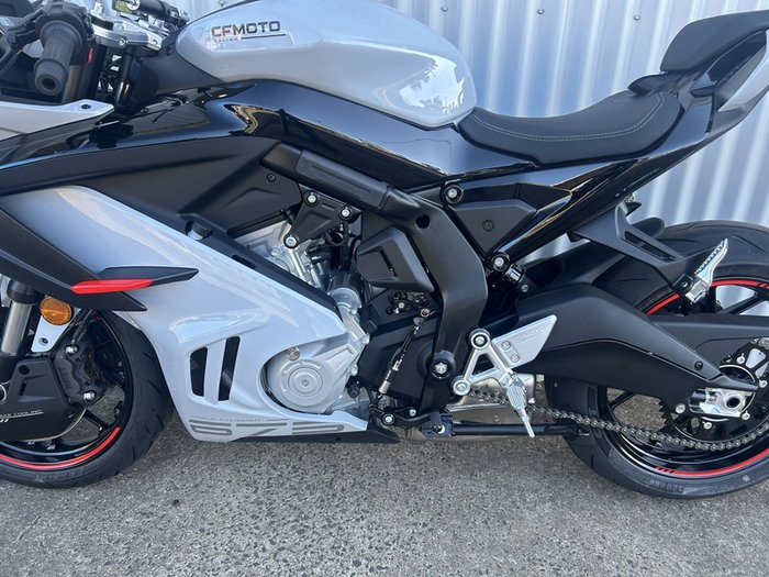 CFMOTO 675SR-R ROAD GREY