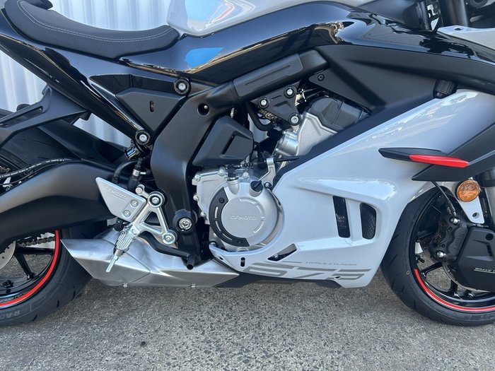 CFMOTO 675SR-R ROAD GREY