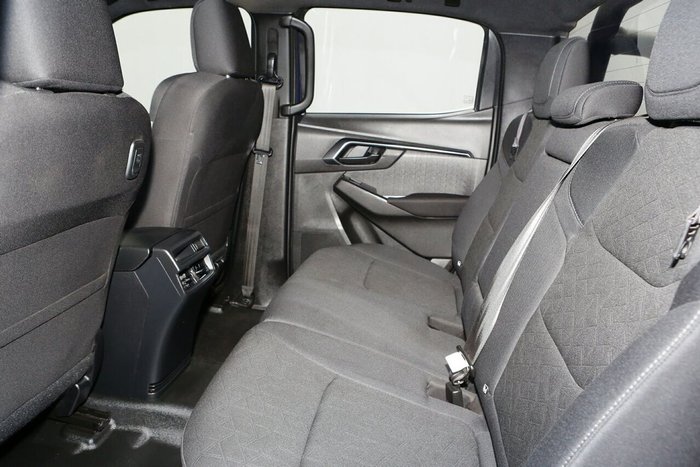 2024 Isuzu D-MAX LS-M