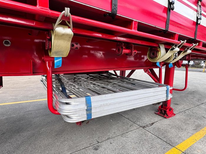 2005 Krueger St3 12 Pallet A Sd (7,325) Inside
