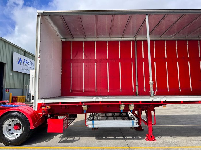 2005 Krueger St3 12 Pallet A Sd (7,325) Inside