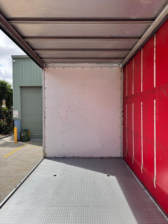 2005 Krueger St3 12 Pallet A Sd (7,325) Inside