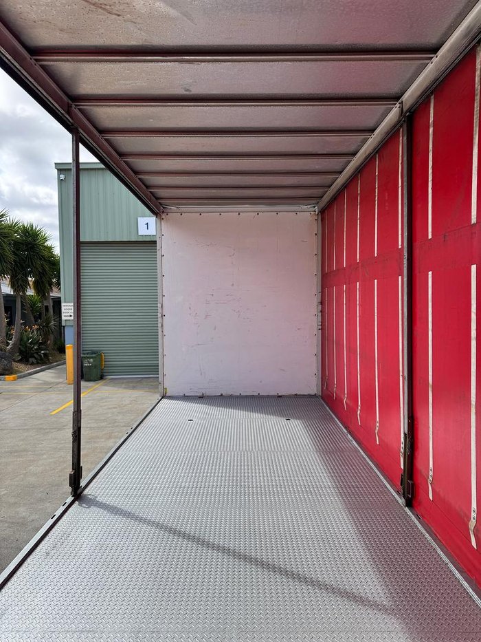 2005 Krueger St3 12 Pallet A Sd (7,325) Inside