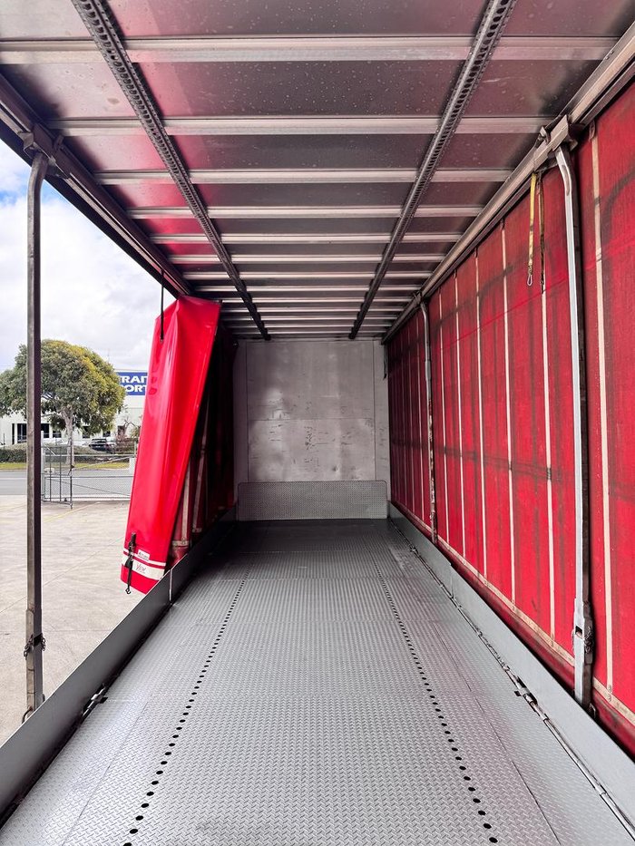 2009 Vawdrey 22 Pallet Sd Curtain R/T, Fork Lift, Safety Kick Up Rails
