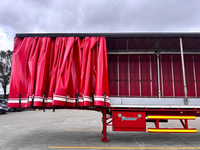 2009 Vawdrey 22 Pallet Sd Curtain R/T, Fork Lift, Safety Kick Up Rails