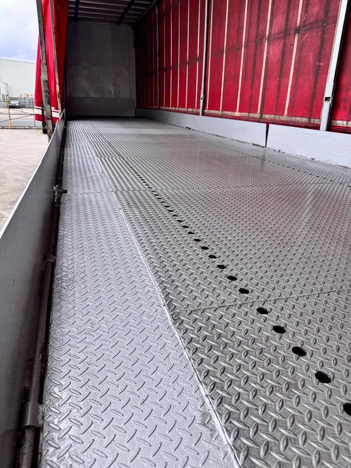 2009 Vawdrey 22 Pallet Sd Curtain R/T, Fork Lift, Safety Kick Up Rails
