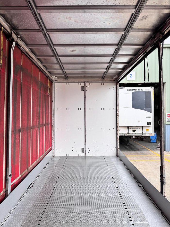 2009 Vawdrey 22 Pallet Sd Curtain R/T, Fork Lift, Safety Kick Up Rails