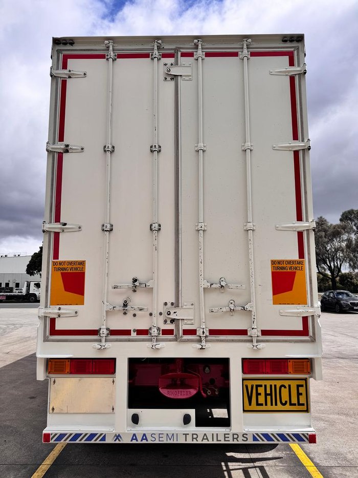 2009 Vawdrey 22 Pallet Sd Curtain R/T, Fork Lift, Safety Kick Up Rails